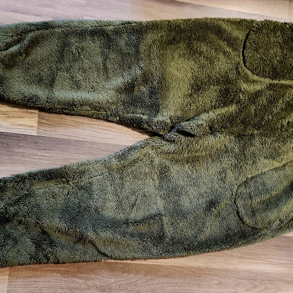 Cute fuzzy two piece outfit pants and hoodie xl